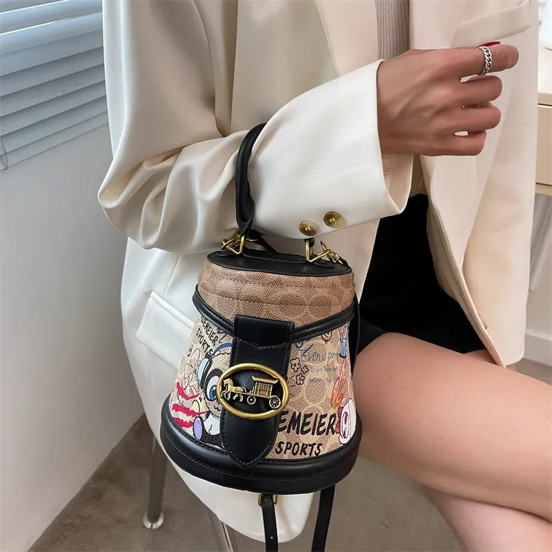 Horseshoe Bucket crossbody bags