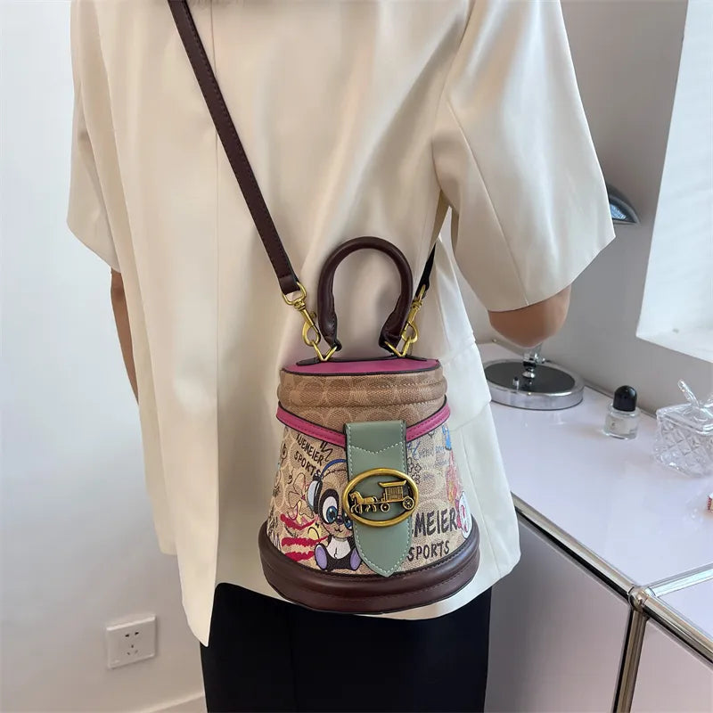 Horseshoe Bucket crossbody bags