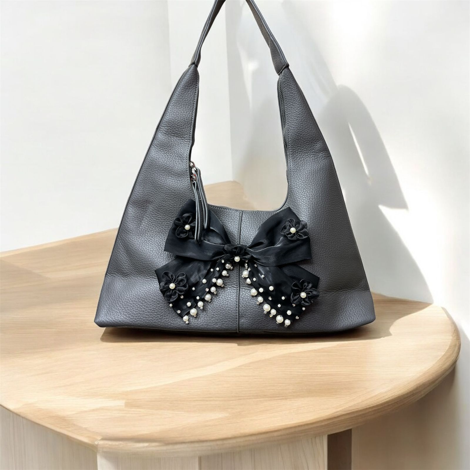 Shoulder tote with bow