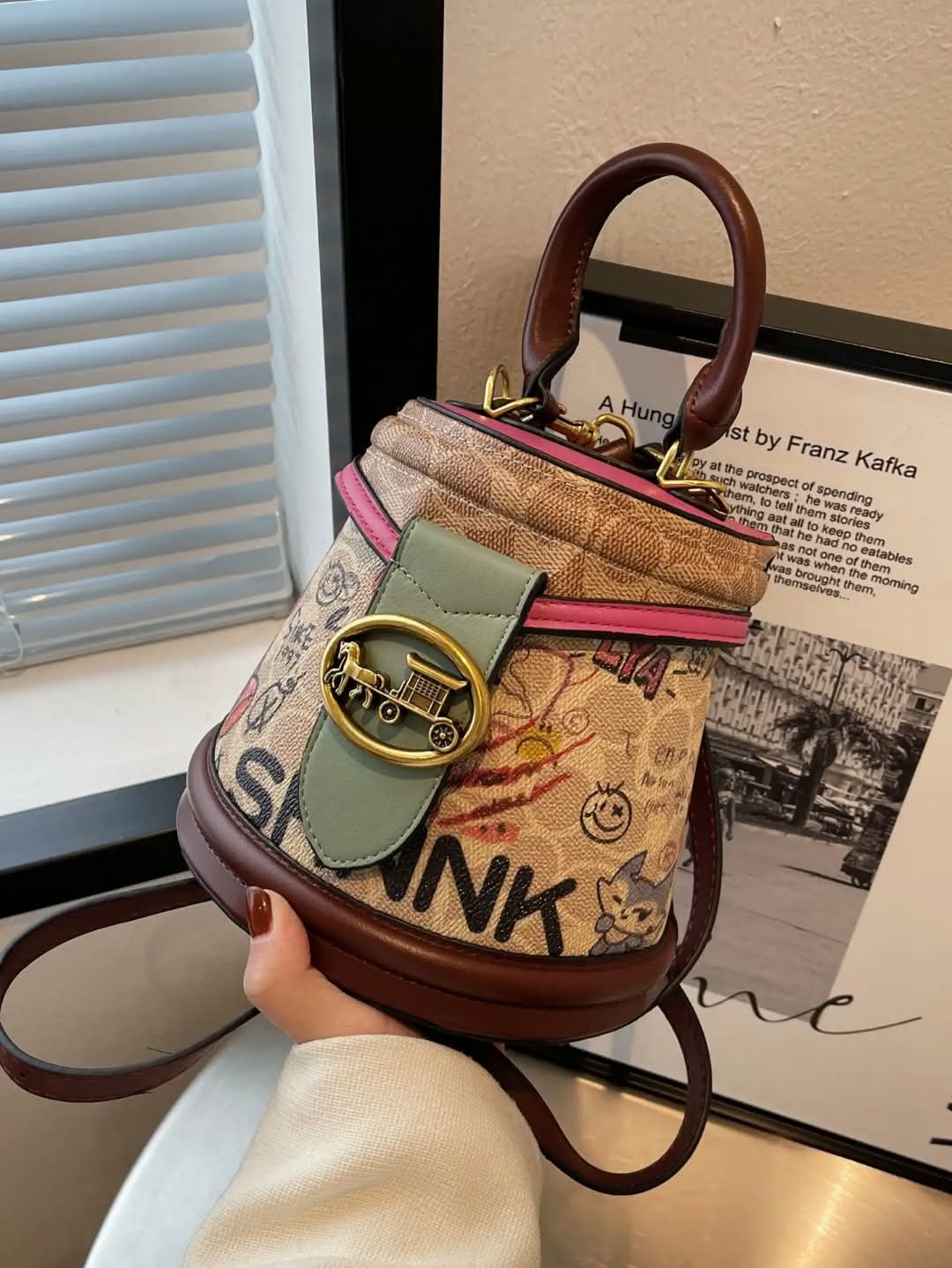 Horseshoe Bucket crossbody bags